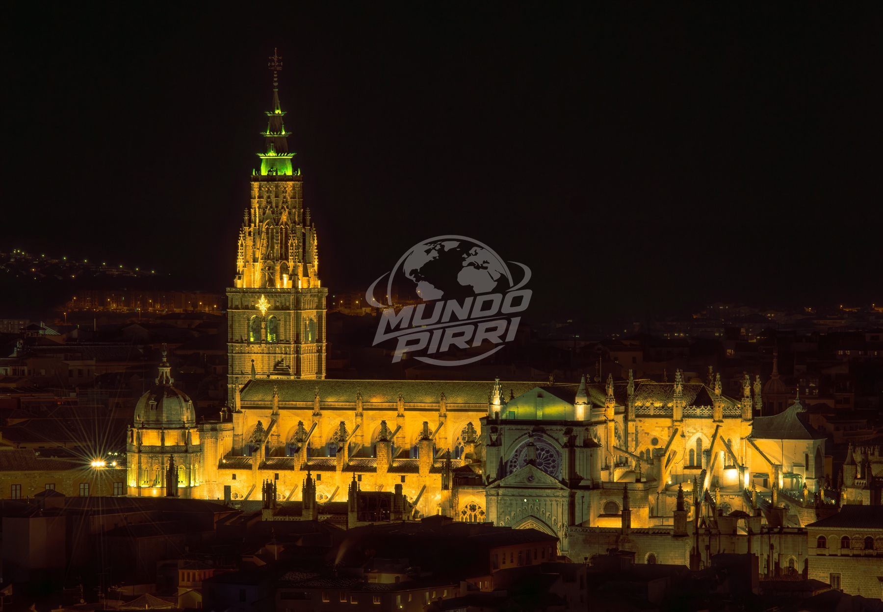 Catedral de Toledo iluminada de noche