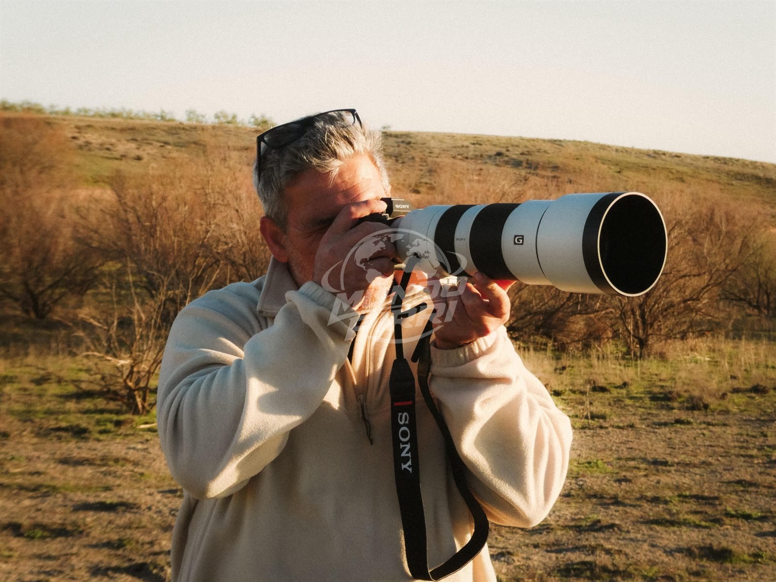 Juan Pablo Delgado Palomo con su cámara